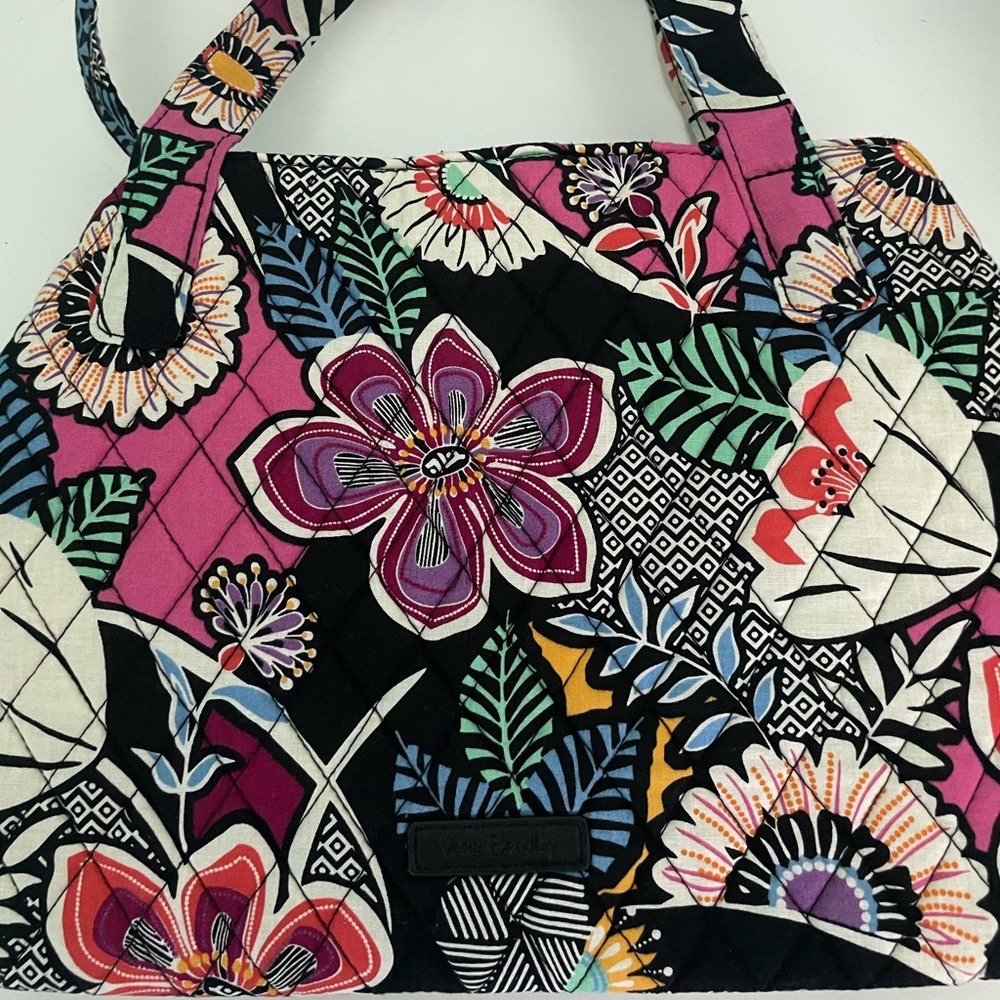 ⭐️ Brand new floral Quilted limited edition shoulder bag